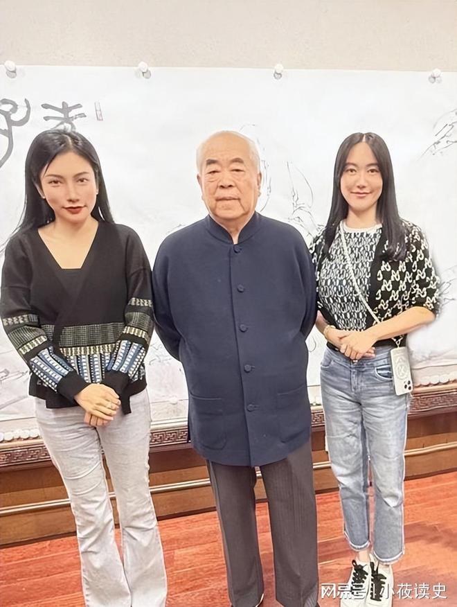 曾已衰老比他小 50 岁的娇妻仍如花似玉凯发国际K8结婚仅 1 年87 岁的范(图2)