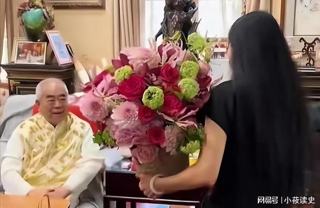 曾已衰老比他小 50 岁的娇妻仍如花似玉凯发国际K8结婚仅 1 年87 岁的范(图5)